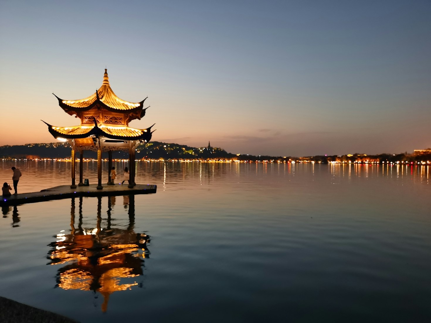 How to Plan a Relaxing Retreat at West Lake